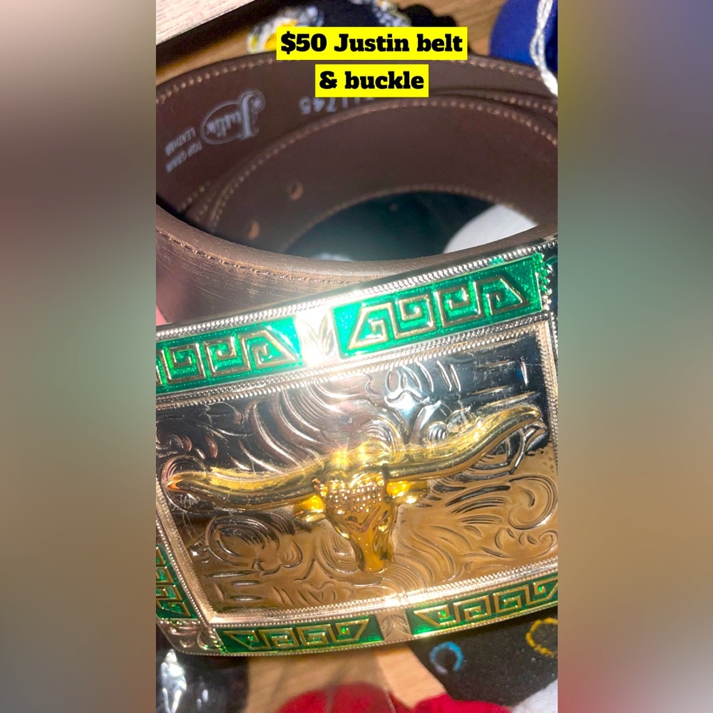 Justin belt with longhorn buckle.